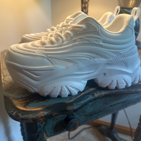 Shoes - NEW Stylish White Women's Sneakers